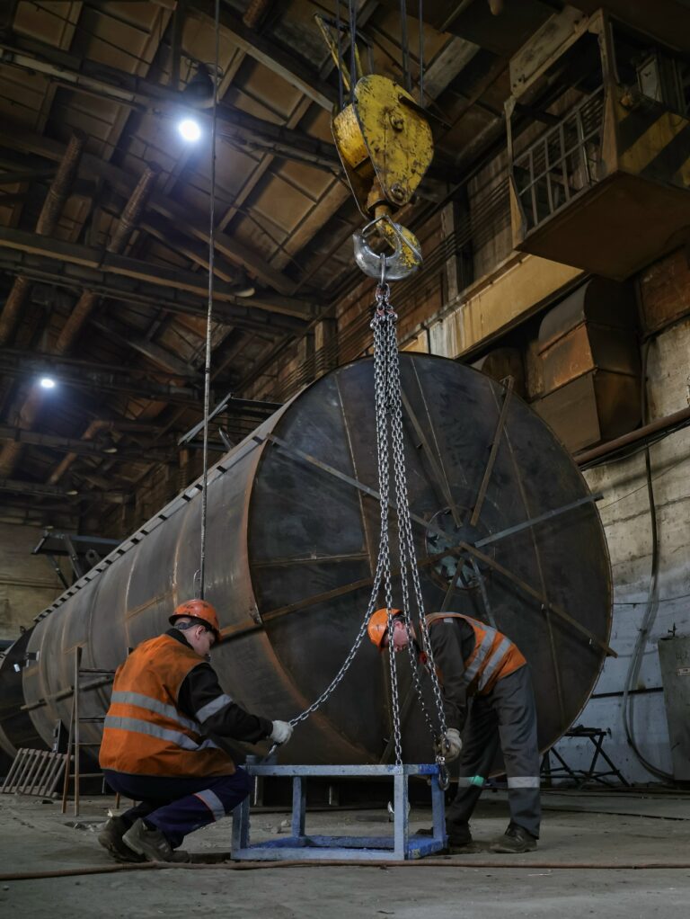 Рабочие моменты на производстве ПКФ «КУБ» в Алапаевске